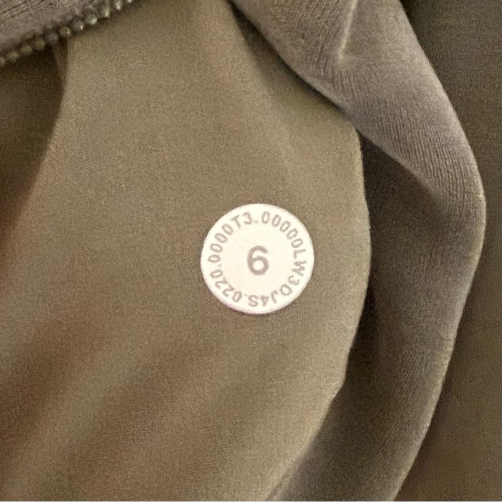 Lululemon // Get Centred Crop Hoodie // Grey Sage - Picture 5 of 5
